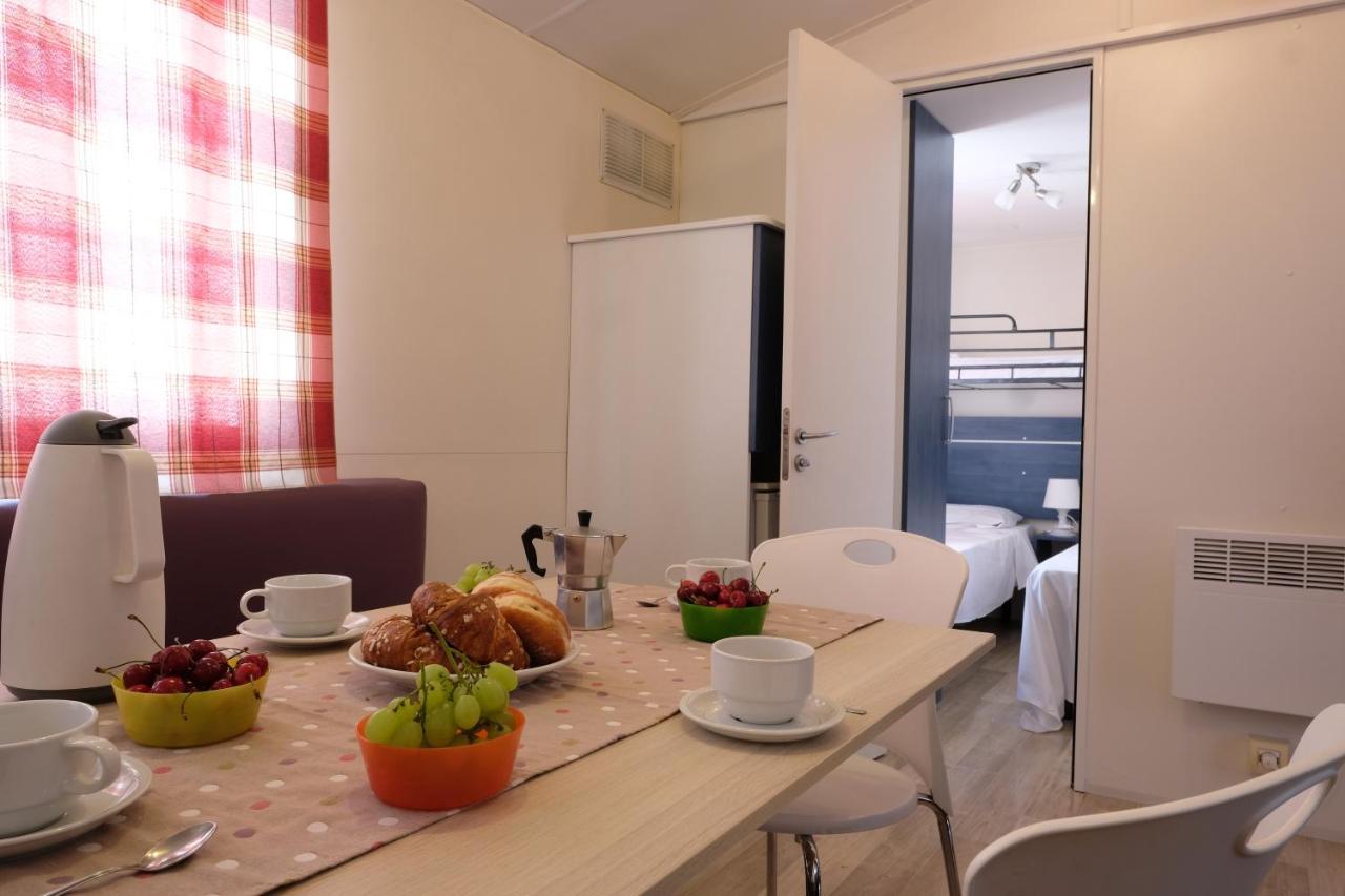 Happy Camp Mobile Homes In Camping Golden Sunset Alissos المظهر الخارجي الصورة