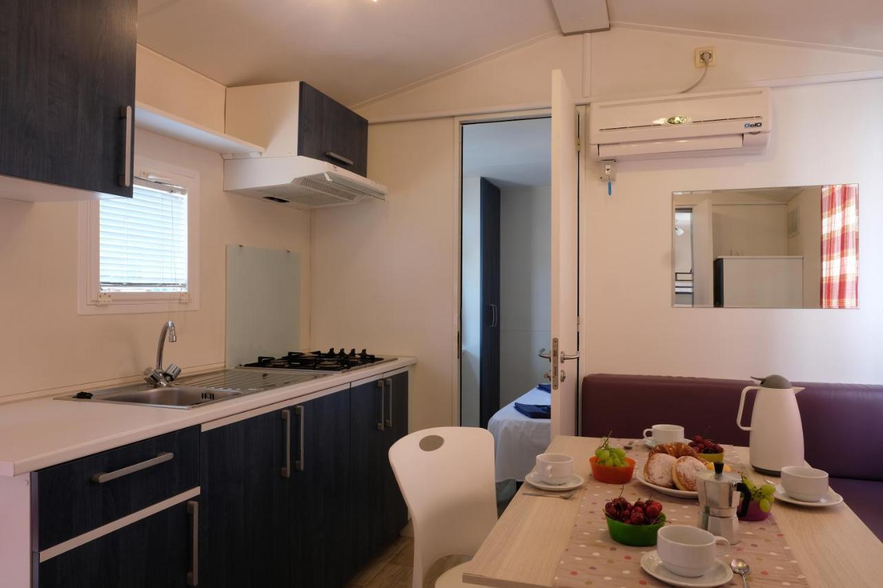 Happy Camp Mobile Homes In Camping Golden Sunset Alissos المظهر الخارجي الصورة